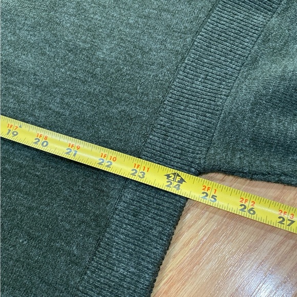 FRENCH CONNECTION SIZE LARGE TURTLENECK - Picture 6 of 9